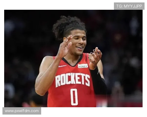 杰伦 - 格林 1 岁混血女儿首登 Burberry 广告！萌娃像爸像妈引热议(2)